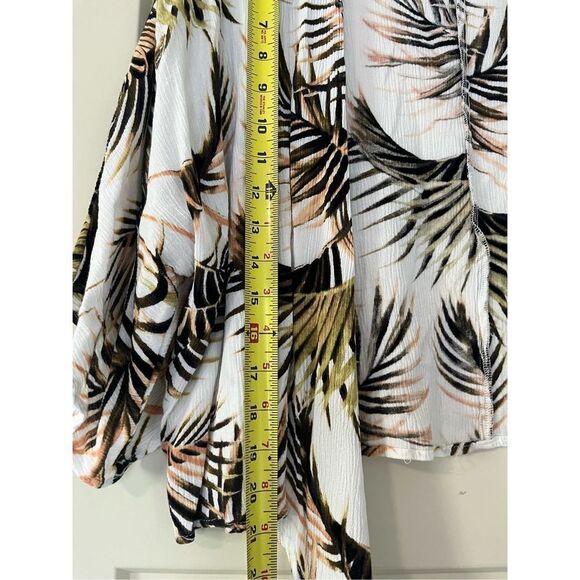 O'Neill Women's White Floral Short Sleeve Wrap Blouse Top Size Small - Picture 5 of 6